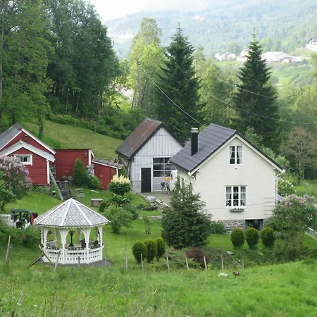 Koselig Feriehus, Birkedaltunet Holiday home *